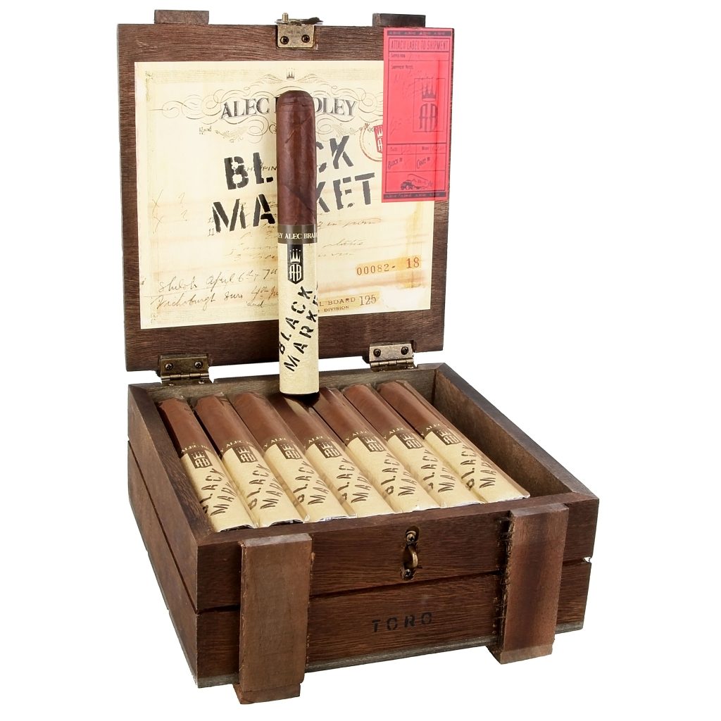 Alec-Bradley-Black-Market-Toro-open-1024x1024 Alec Bradley Black Market (Kara Borsa) Toro - Görsel 1